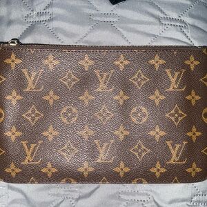Louis Vuitton Monogram Clutch/Wristlet